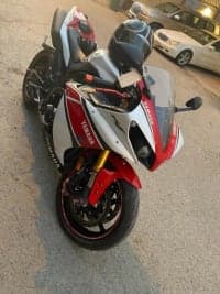 للبيع دراجة نارية ياماها yamaha r1