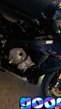 r1 full black 