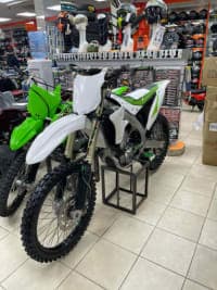 للبيع دراجة نارية كوازاكي kawasaki kx 450f