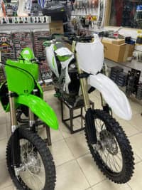 للبيع دراجة نارية كوازاكي kawasaki kx 450f