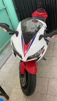 للبيع دراجة نارية هوندا cbr1000
