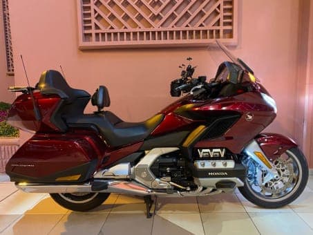 للبيع دراجة نارية هوندا gold wing الكويت 