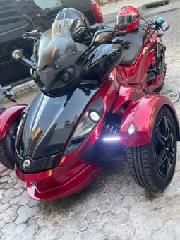 للبيع دراجة نارية can am spyder 