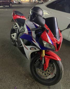 للبيع دراجة نارية هوندا rr600