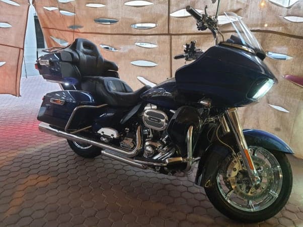 للبيع دراجة نارية هارلي ديفدسون  road glide cvo