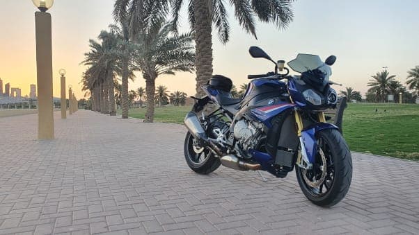 للبيع سيكل bmw s1000r موديل 2020 فل حمايات